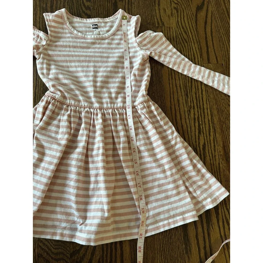 Tea Collection Girls Peek-A-Boo Shoulder Dress Size 5 Dusty Coral Comfy Cute EUC